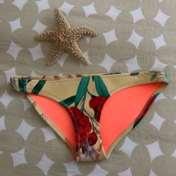 Triangl Floral Bottom - Picture 1 of 4